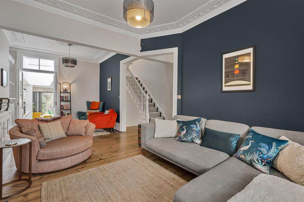 Property photo 3 of 21 For Sale - Silver Crescent, W4
