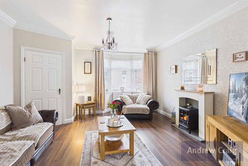 Property photo 2 of 18 Lounge