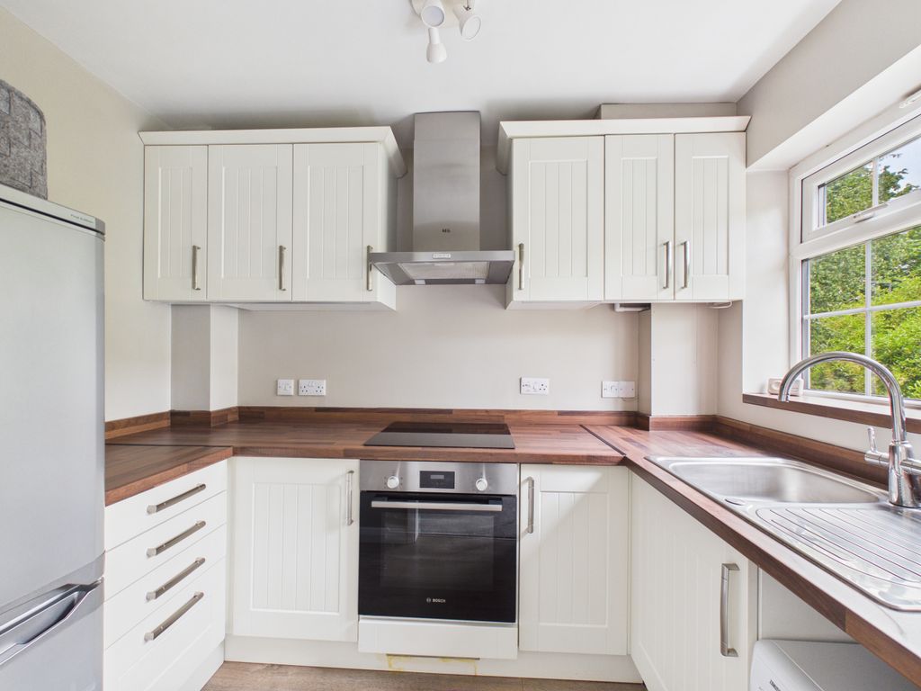 Property photo 2 of 8 Kitchen (1)