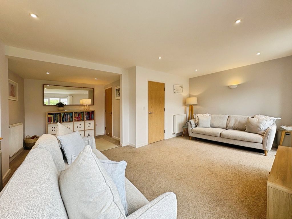 Property photo 2 of 20 5245583