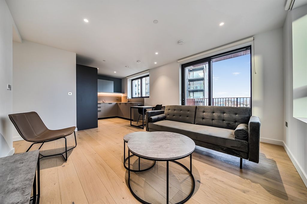 Property photo 1 of 17 (Main)