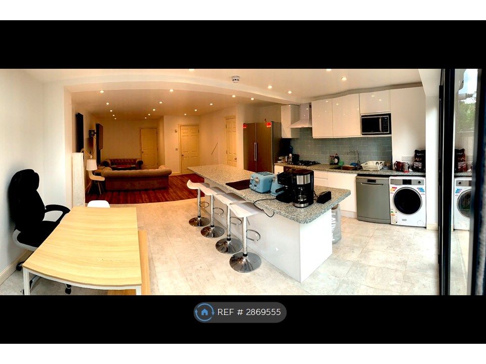 Property photo 3 of 8 Kitchen