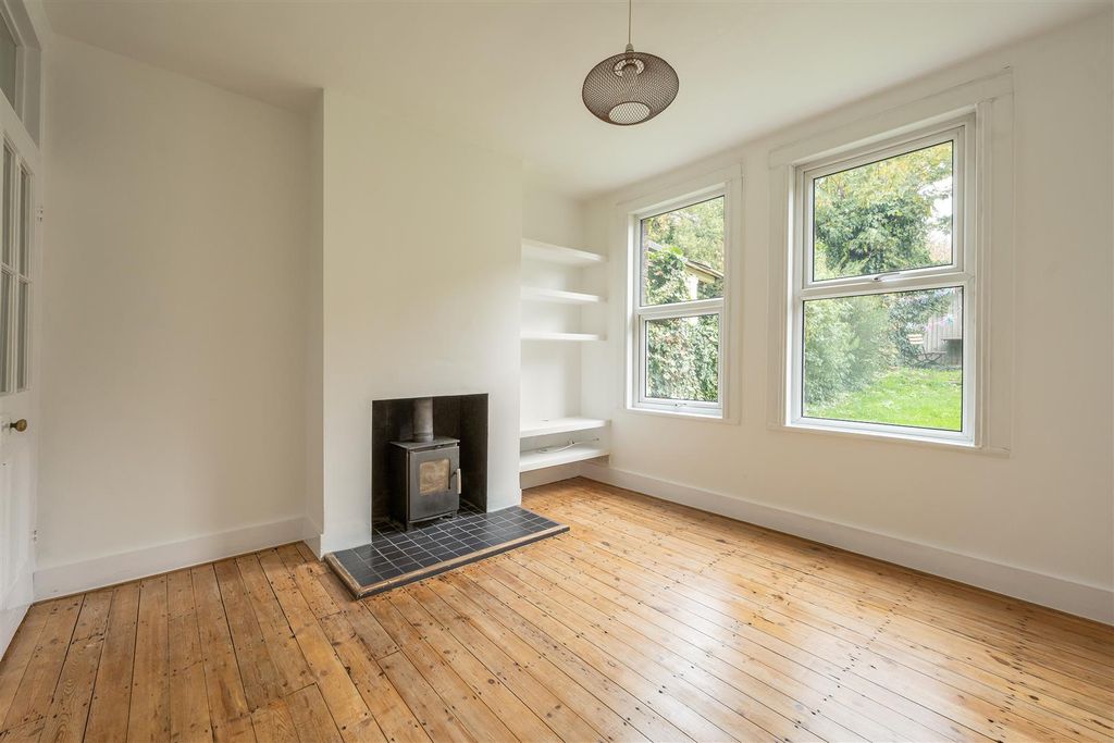 Property photo 3 of 18 Hibbert Road, E17