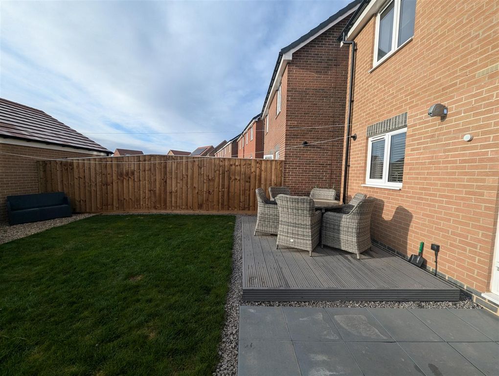 Property photo 3 of 12 Externally