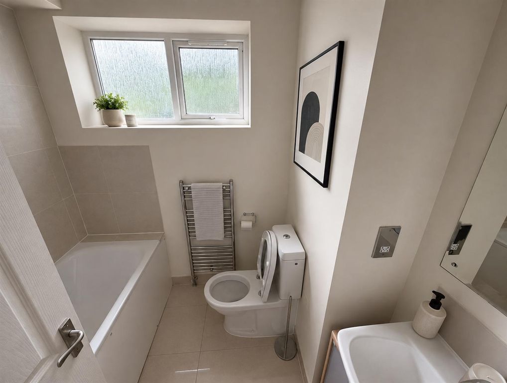 Property photo 2 of 8 Bathroom 1.Png