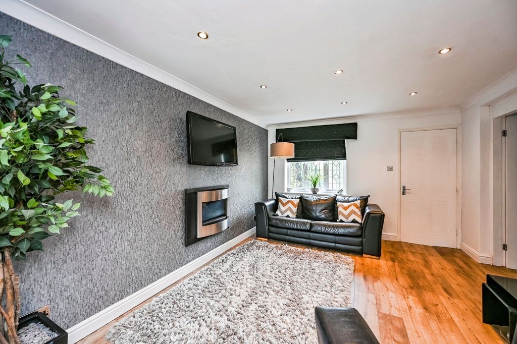 Property photo 2 of 17 Pbox-Img.Jpg