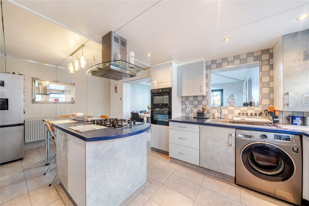 Property photo 3 of 23 Picture No. 12