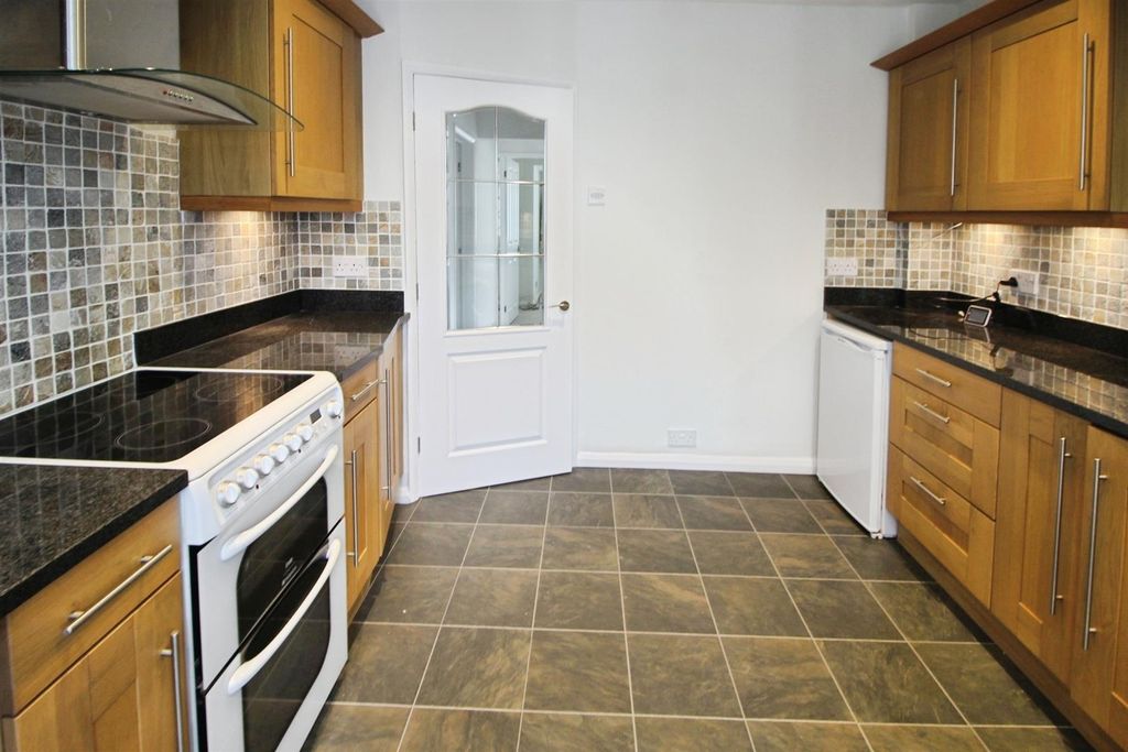 Property photo 3 of 15 Kitchen