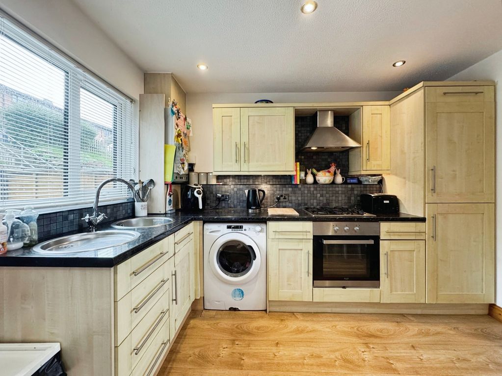 Property photo 2 of 17 Kitchen