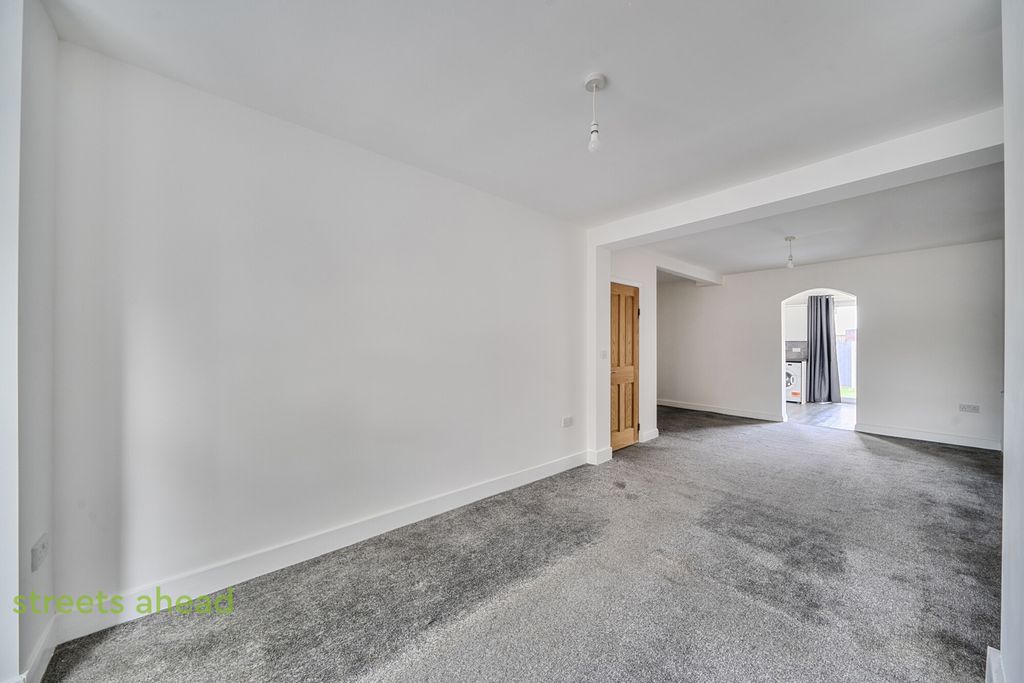 Property photo 3 of 16 d7B7d932-1Cec-4d1...