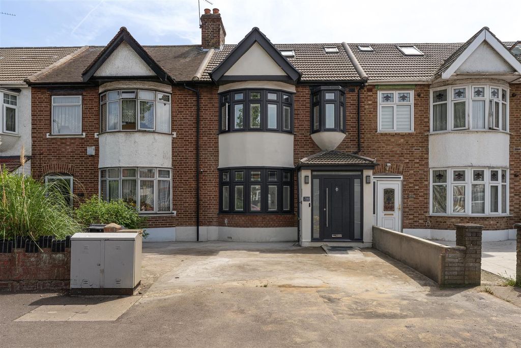 Property photo 1 of 48 Lea Bridge Road, E17