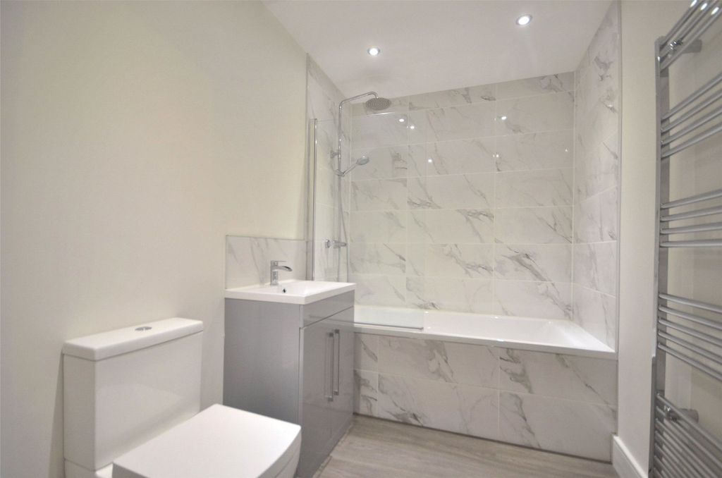 Property photo 3 of 10 Bathroom