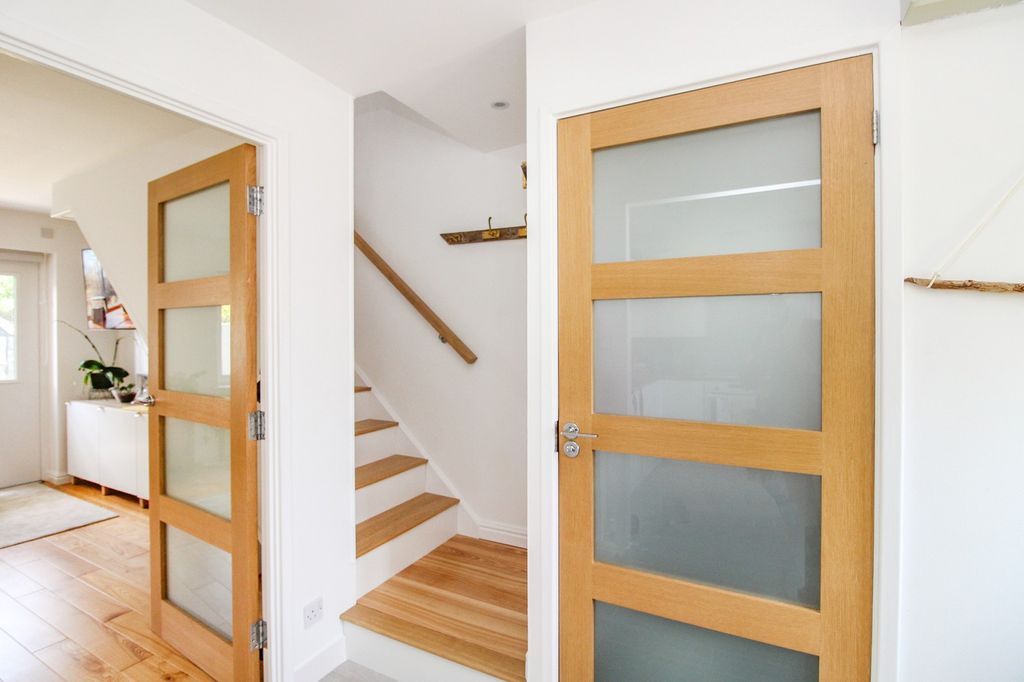 Property photo 2 of 13 Entrance Hall