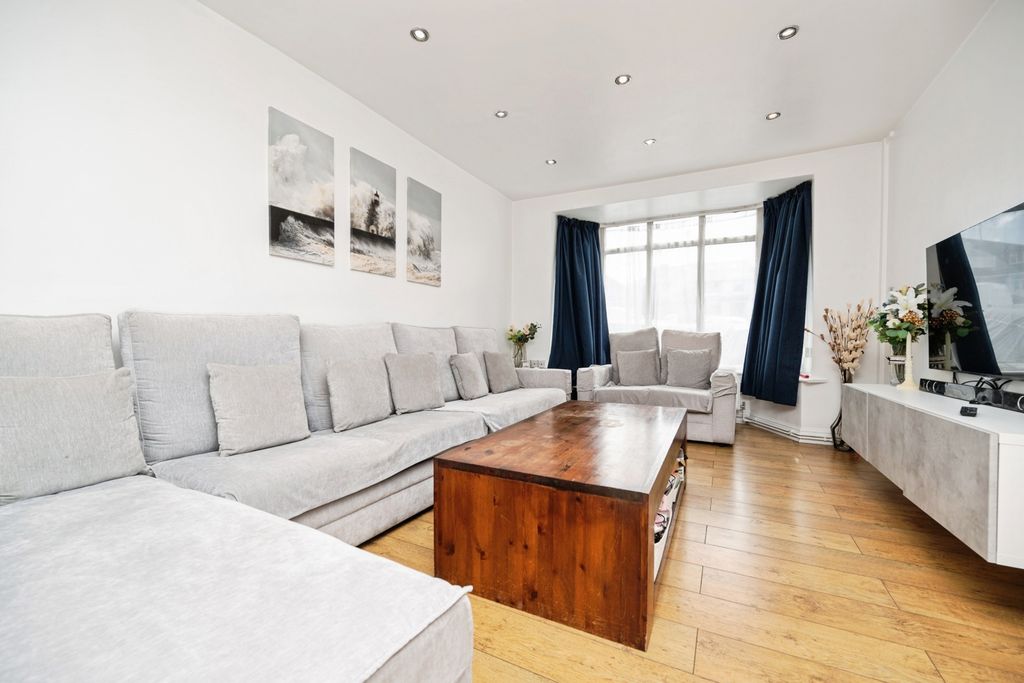 Property photo 2 of 31 Pbox-Img.Jpg