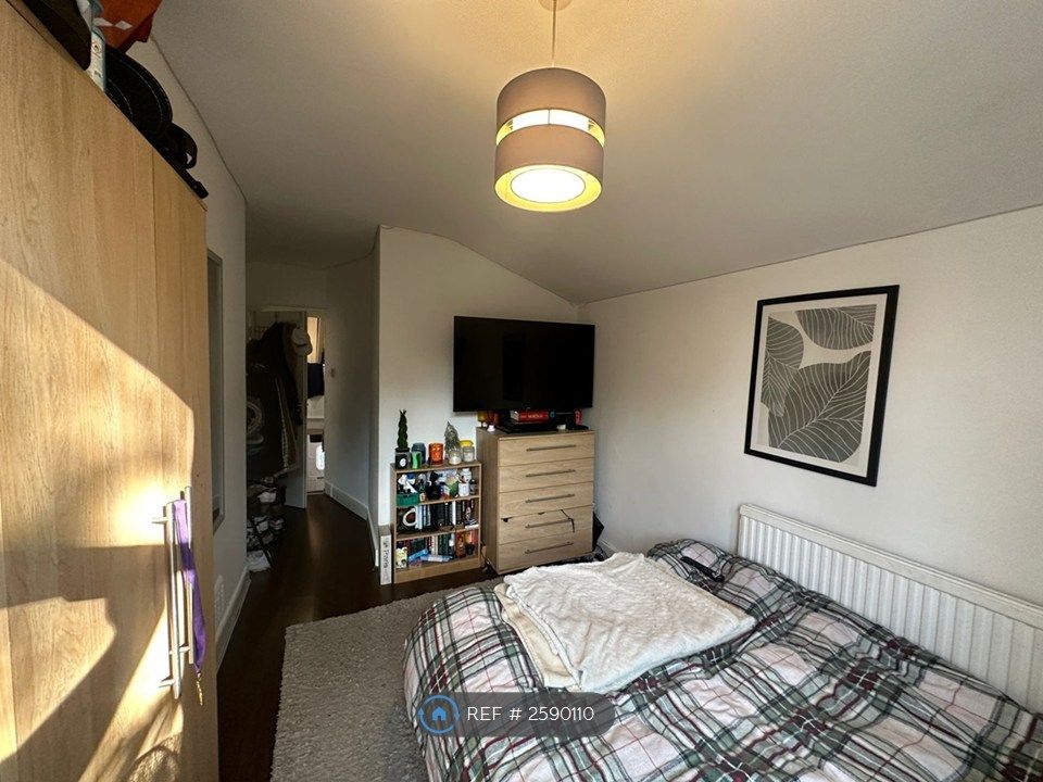 Property photo 3 of 10 Bedroom 2