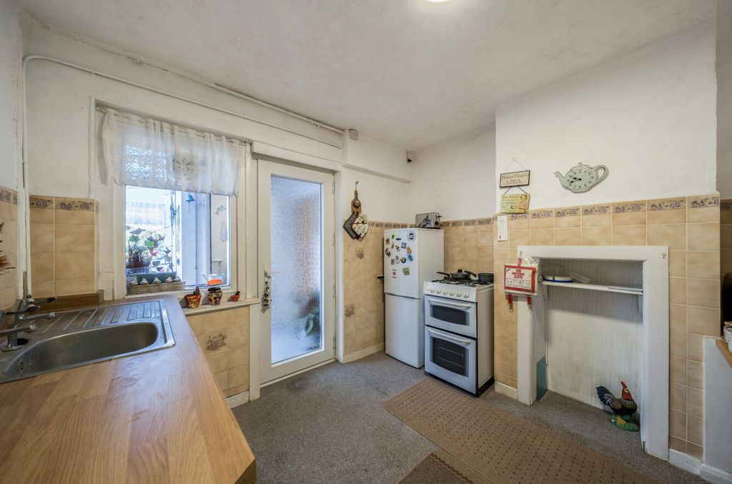 Property photo 2 of 18 1359781-26-68d41c...
