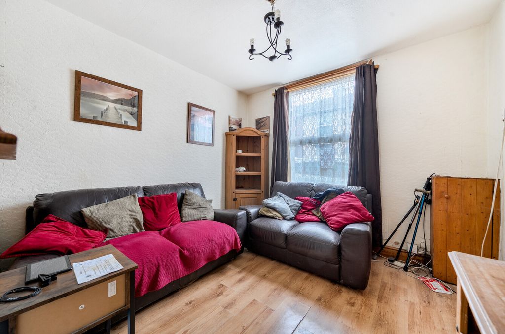 Property photo 3 of 19 1386095-8-69285E9...