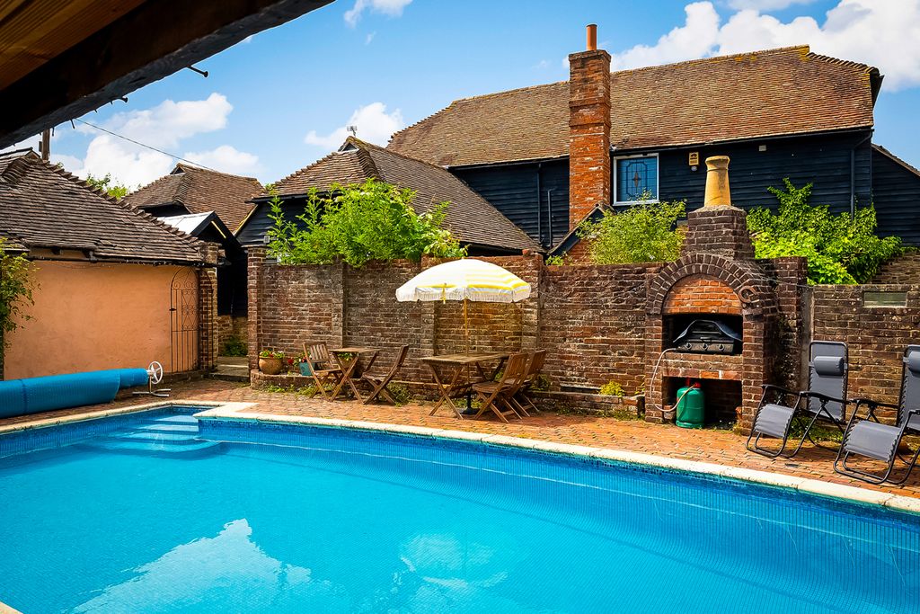 Property photo 3 of 39 House Partnership