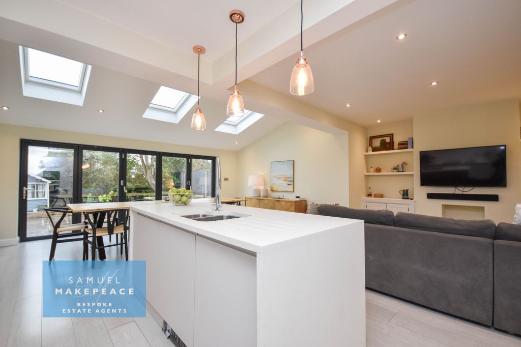 Property photo 2 of 27 Gallery