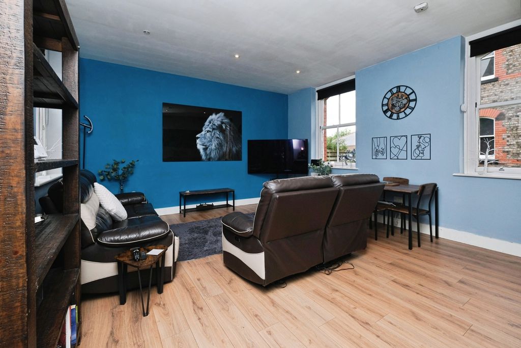 Property photo 3 of 19 Pbox-Img.Jpg