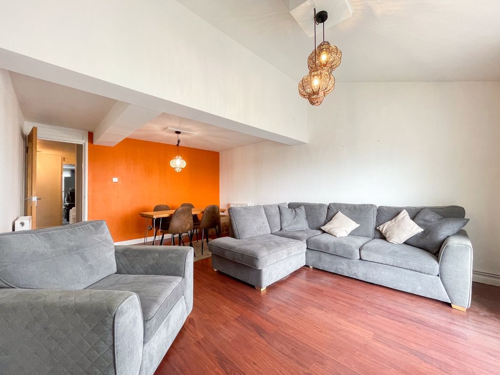 Property photo 2 of 12 4302344