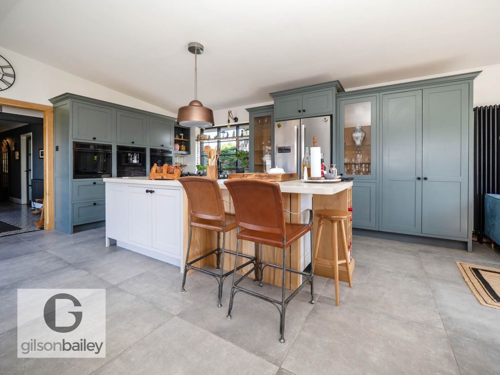 Property photo 2 of 31