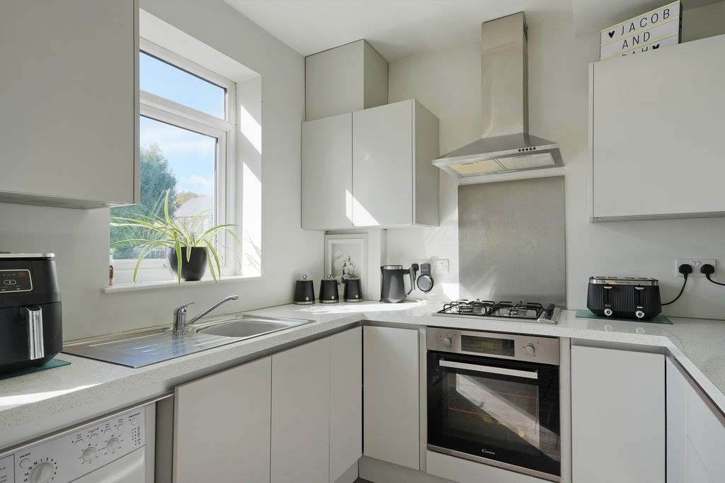 Property photo 1 of 25 Kitchen