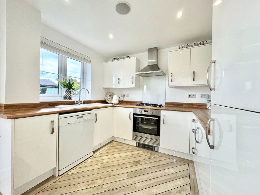 Property photo 3 of 38