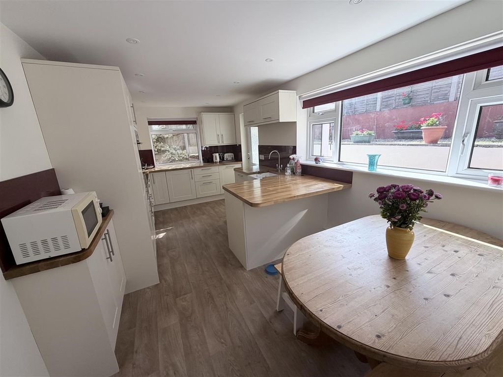 Property photo 3 of 17 Kitchen/ Diner