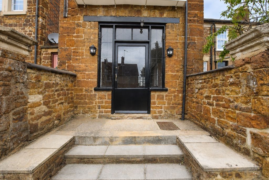Property photo 2 of 5 A98D3B90-807F-44F2-83F3-B99C65E49F3B