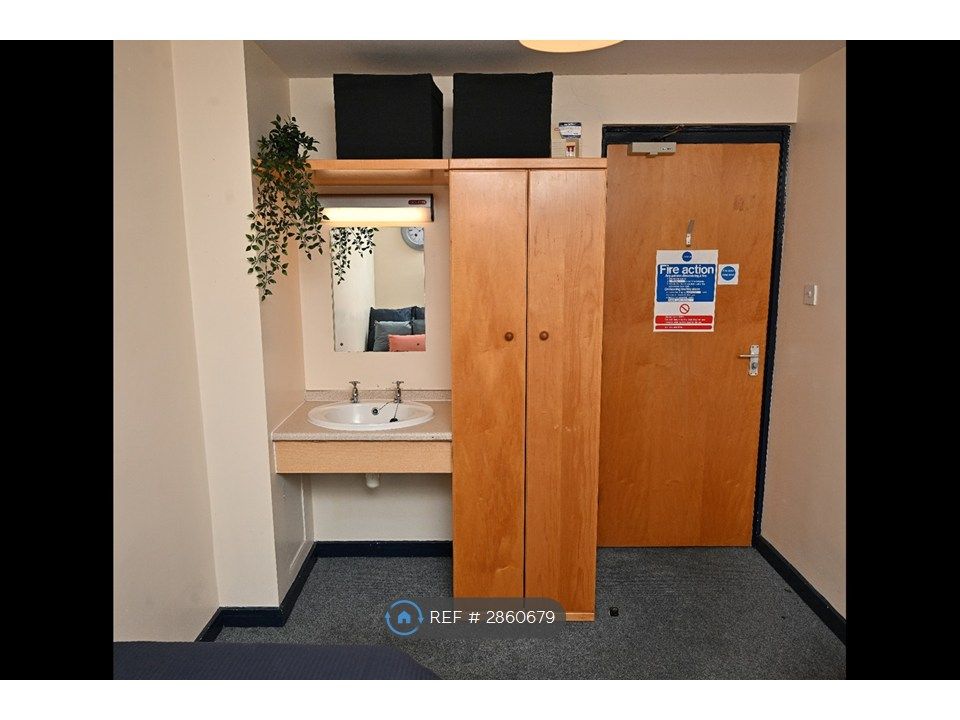 Property photo 3 of 16 Bronze Bedroom