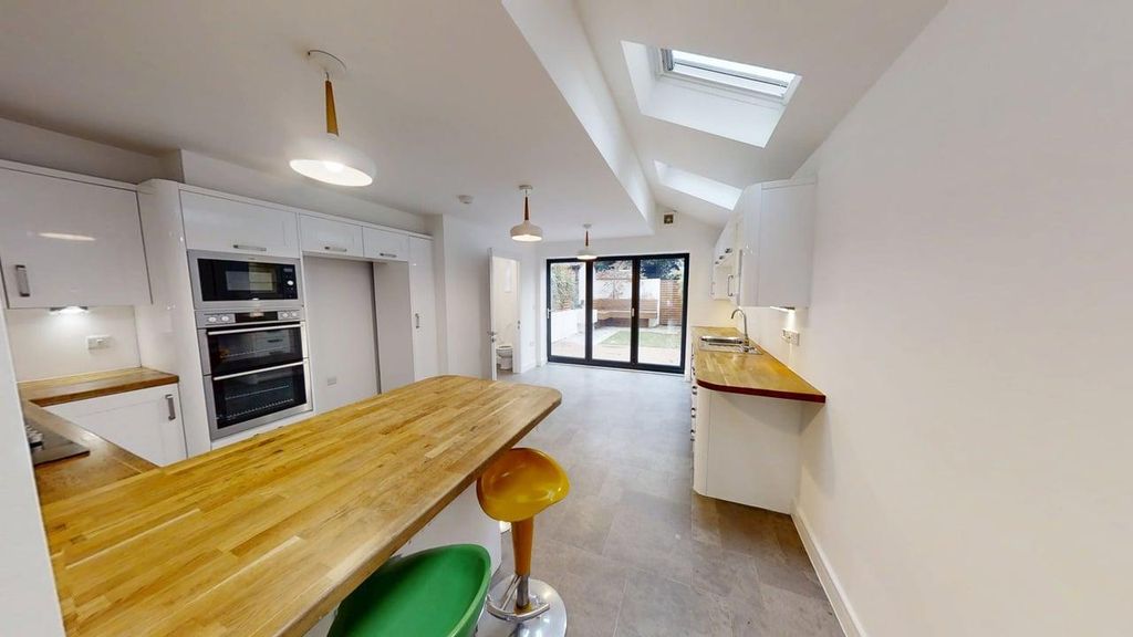 Property photo 2 of 24 43-Horsefair-10312025_141339.Jpg