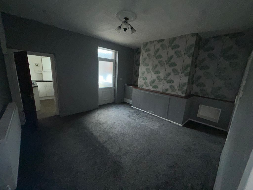 Property photo 3 of 7 Living Room/Dining Room