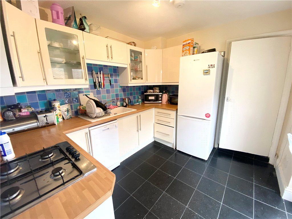 Property photo 3 of 12 Kitchen