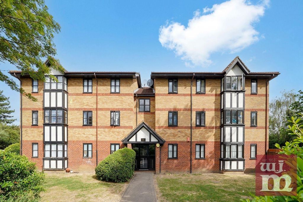 Property photo 1 of 9 Woodvale Way