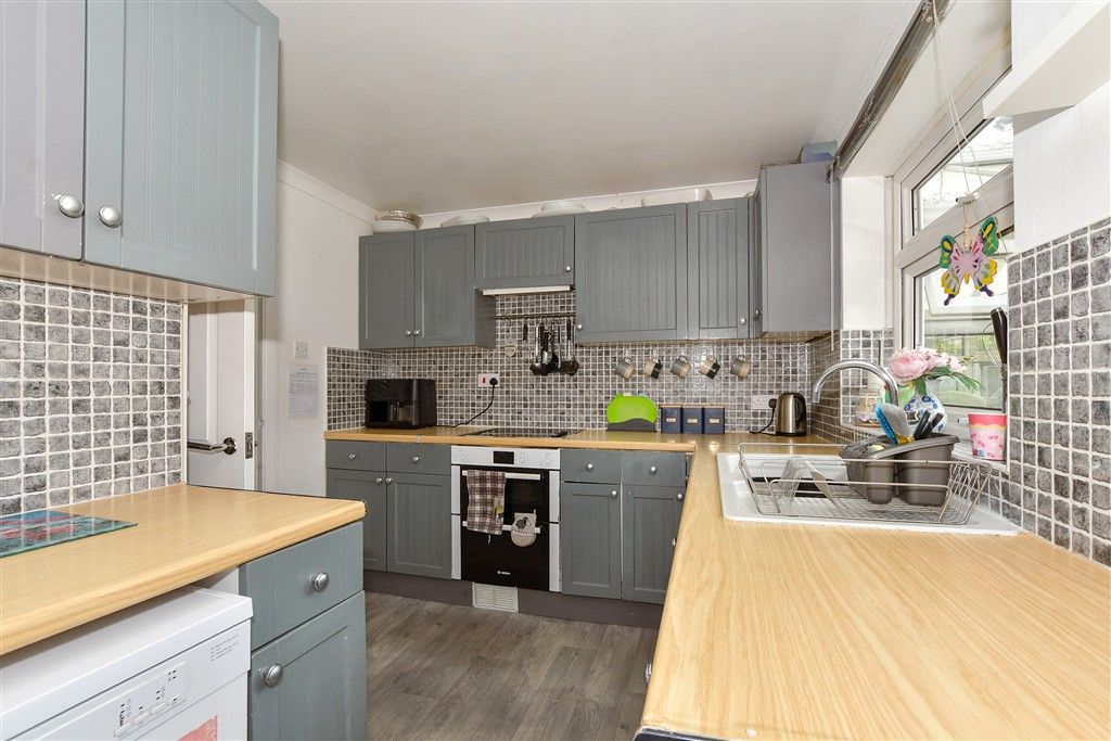 Property photo 2 of 17 Kitchen