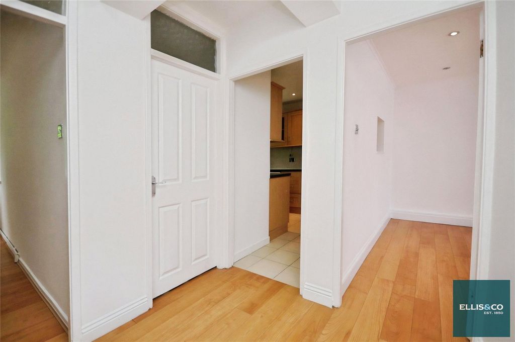 Property photo 2 of 9 Picture No. 67