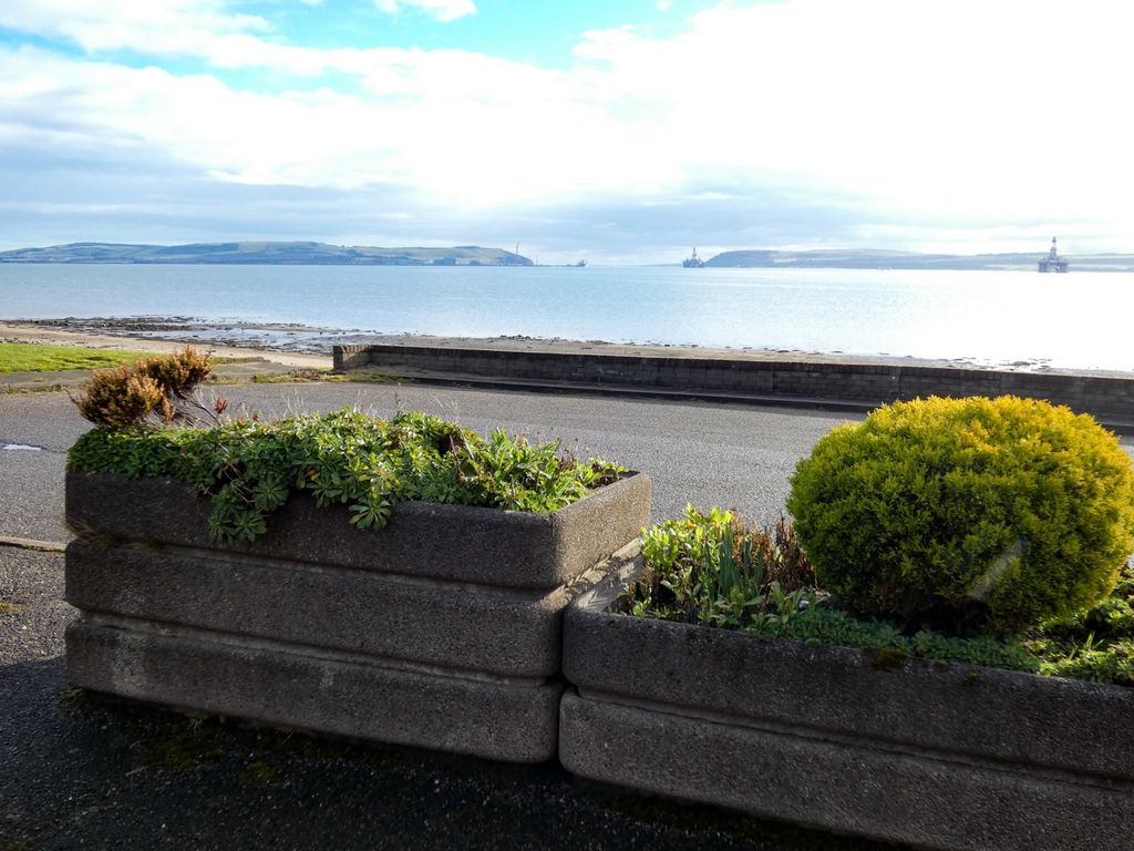 Property photo 2 of 32