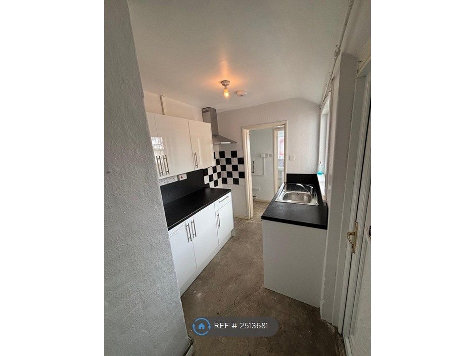 Property photo 2 of 9 Kitchen
