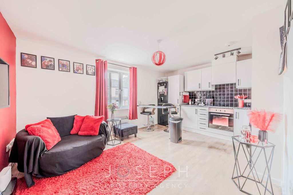 Property photo 2 of 8