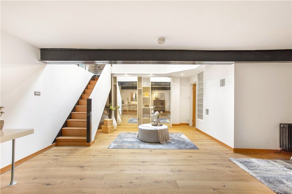 Property photo 3 of 25 Bedroom