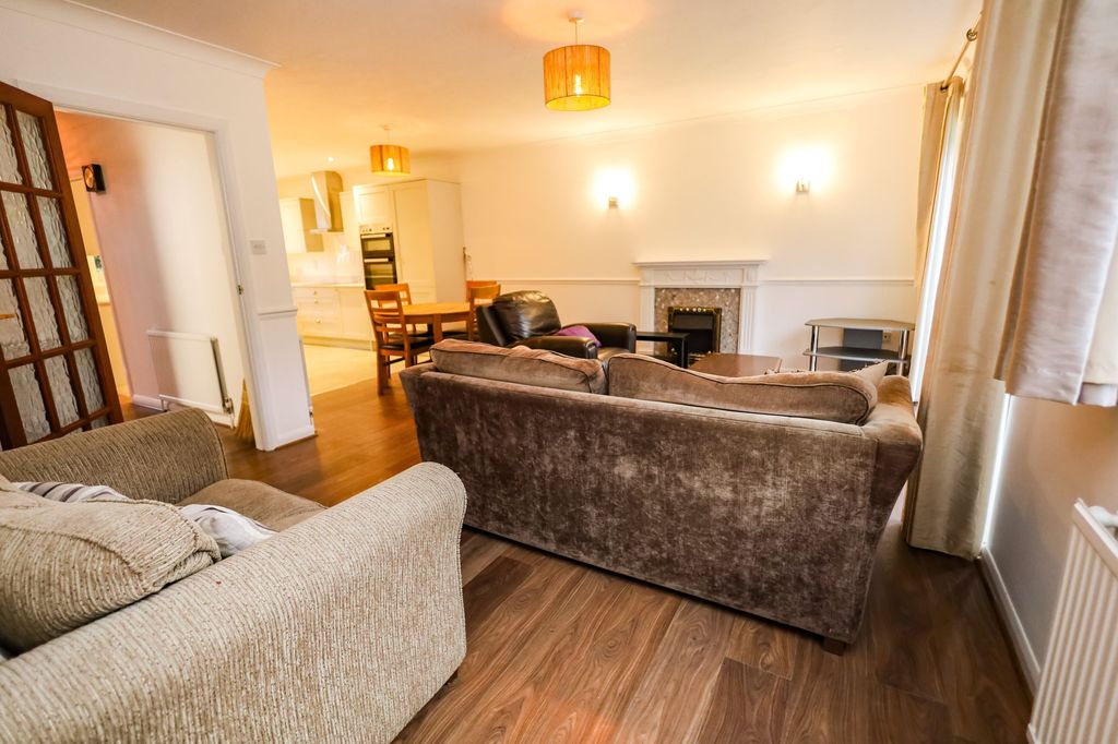 Property photo 3 of 12 Photo 23