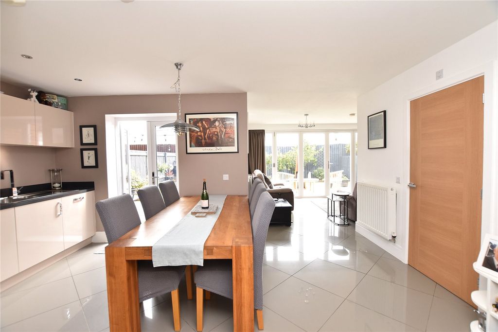 Property photo 2 of 21 Picture No. 50