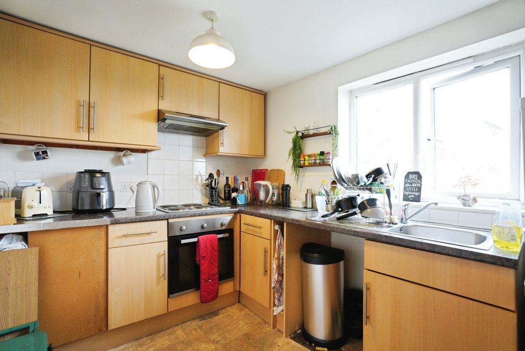 Property photo 3 of 16 Kitchen