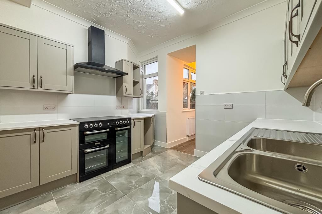 Property photo 3 of 17 Kitchen