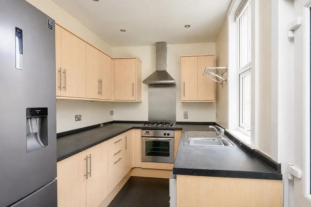 Property photo 3 of 19 Kitchen