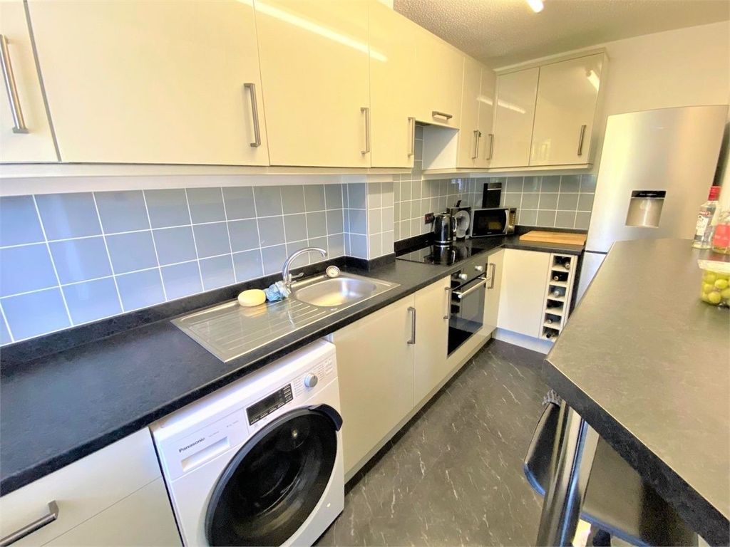 Property photo 2 of 5