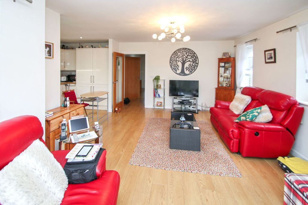 Property photo 3 of 11