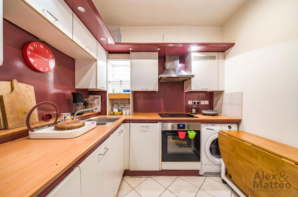 Property photo 3 of 11 Edward Square