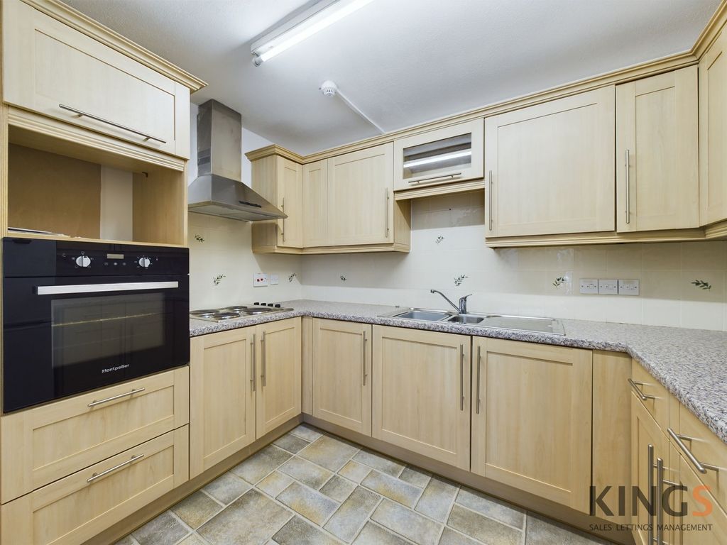 Property photo 3 of 10 Kitchen